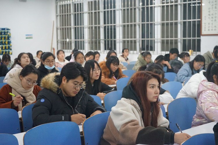 William威廉英国顺利举行新生团章考试2.jpg
